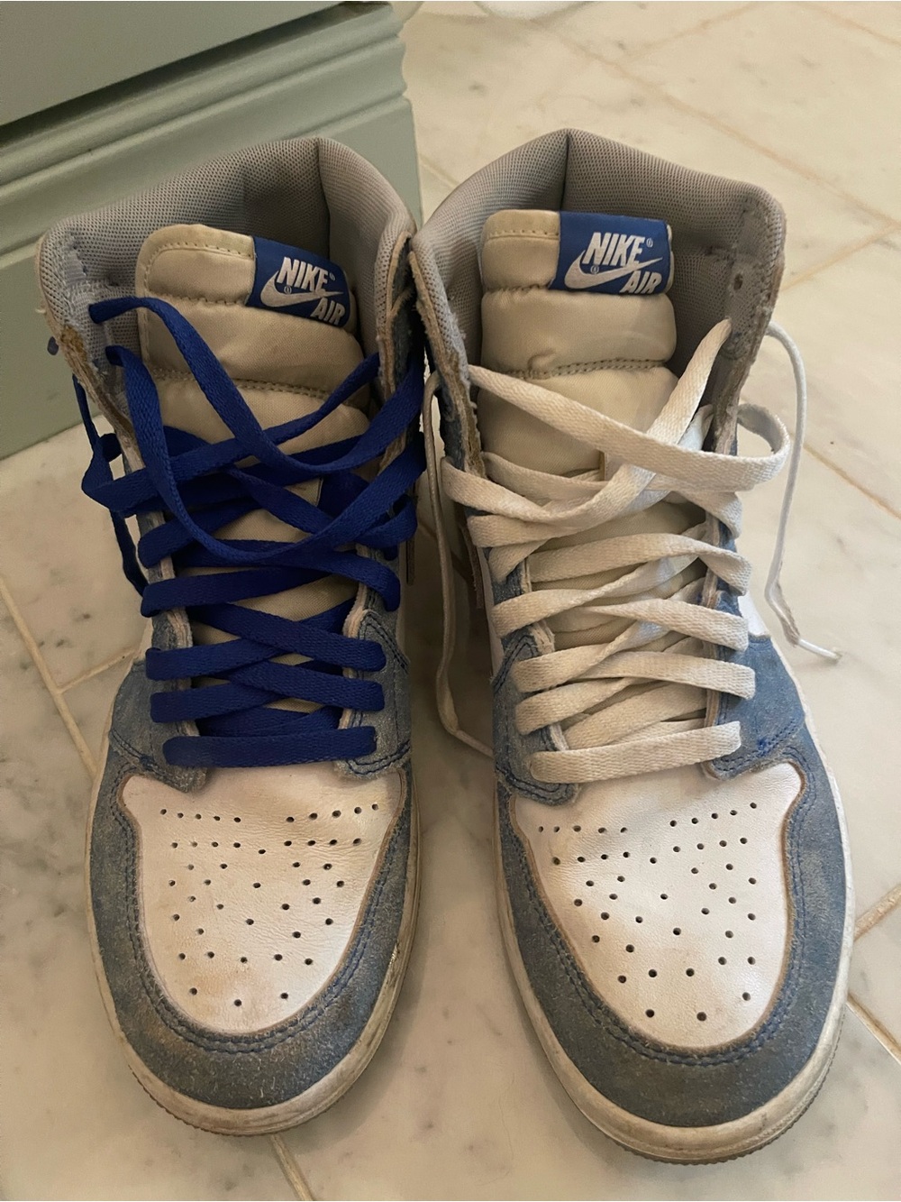 Size 9- Jordan 1 Retro OG High Hyper Royal